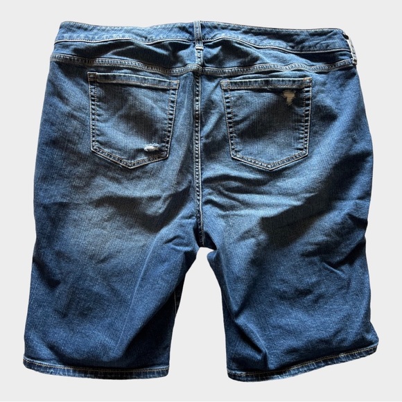 TORRID Boyfriend Bermuda Vintage Stretch - Medium Wash - Picture 10 of 11